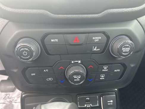 Used 2022 Jeep Renegade Altitude w/ Sun/Sound Group AWD/4WD image 13