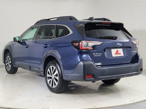 Used 2023 Subaru Outback Premium image 5