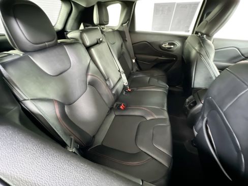 Used 2022 Jeep Cherokee Trailhawk image 25