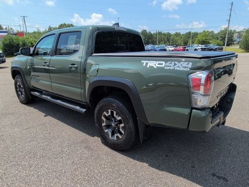 Used 2021 Toyota Tacoma TRD Off-Road w/ TRD Premium Off Road Package AWD/4WD image 4