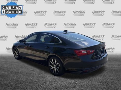 Used 2017 Chevrolet Malibu LT w/ Leather Package FWD image 8