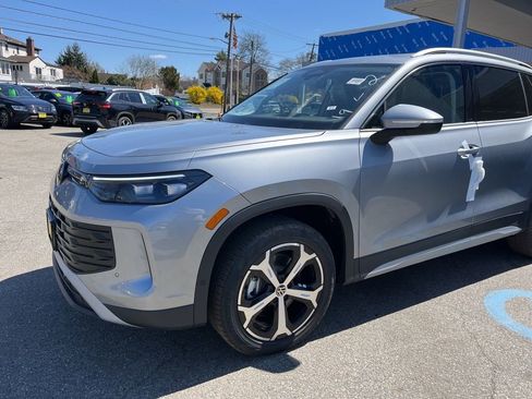 New 2026 Volkswagen Tiguan SE image 2