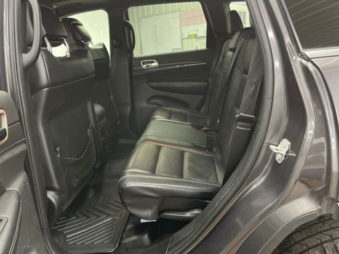 Used 2017 Jeep Grand Cherokee Limited image 14