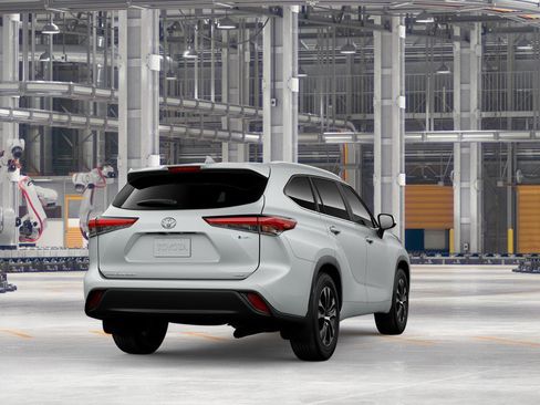 New 2026 Toyota Highlander XLE image 9