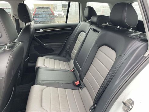 Used 2017 Volkswagen Golf SEL image 3