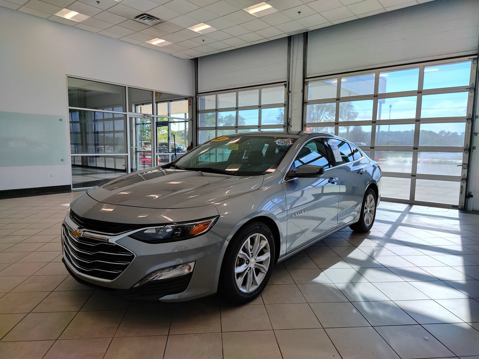 Used 2025 Chevrolet Malibu LT FWD image 6