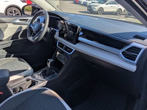 Used 2025 Volkswagen Taos SE w/ Panoramic Sunroof Package AWD/4WD image 34