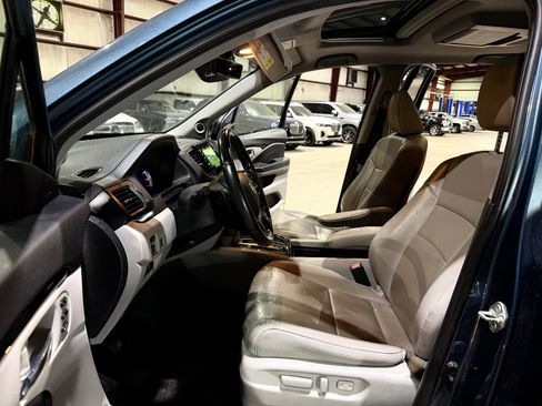 Used 2019 Honda Pilot Touring image 13