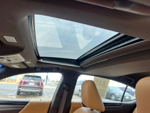 Used 2019 Lexus ES 350 w/ Premium Package FWD image 39