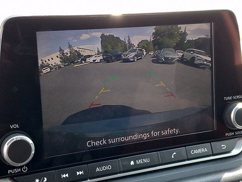 Used 2024 Nissan Rogue S AWD/4WD image 17