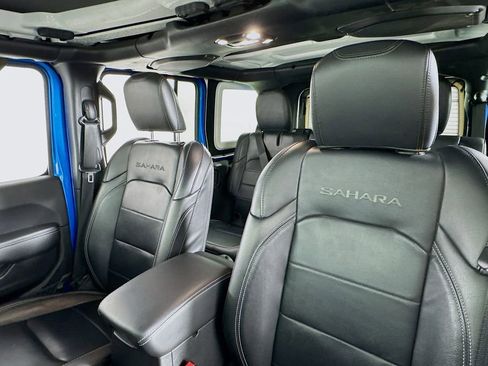 Used 2023 Jeep Wrangler Unlimited Sahara w/ Cold Weather Group image 19