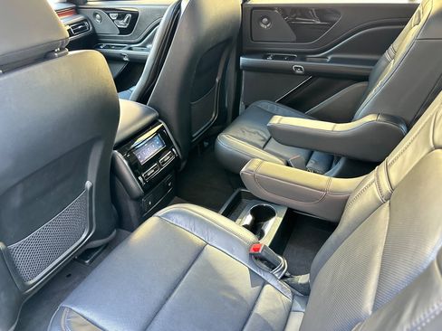 Used 2023 Lincoln Aviator Reserve w/ Equipment Group 201A image 11