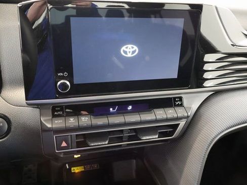 Used 2025 Toyota Camry SE image 21