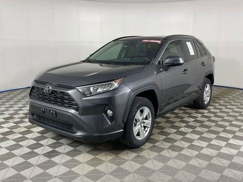 Used 2021 Toyota RAV4 XLE w/ Convenience Package FWD image 1