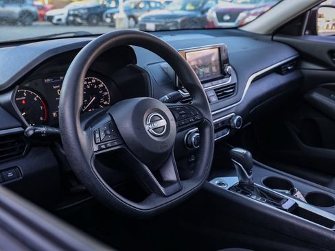 Used 2024 Nissan Altima 2.5 S FWD image 14