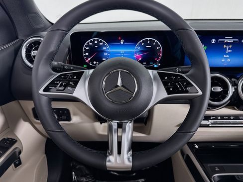 New 2026 Mercedes-Benz GLB 250 image 17