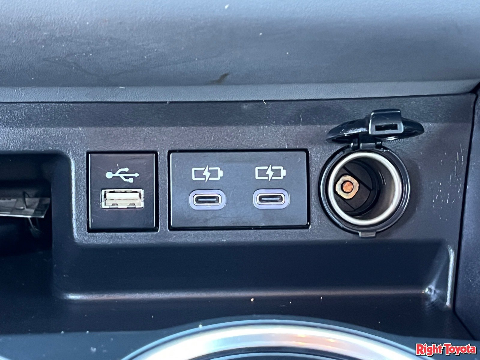 Used 2024 Toyota Highlander XLE AWD/4WD image 26