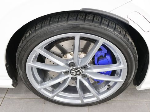 Used 2024 Volkswagen Golf R image 3