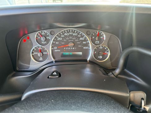 Used 2023 Chevrolet Express 2500 w/ Driver Convenience Package image 19