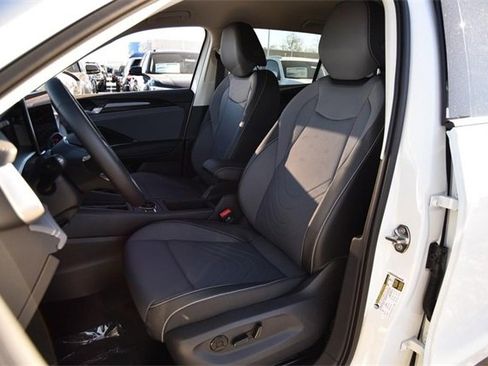 New 2026 Volkswagen Tiguan SE image 18