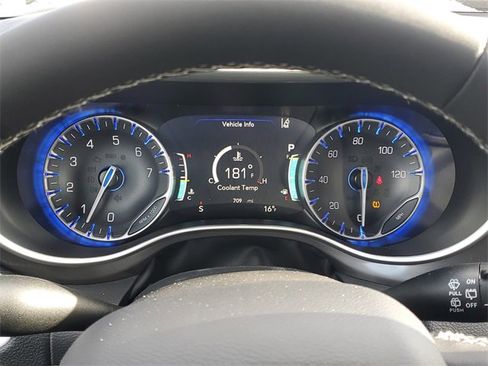 New 2025 Chrysler Pacifica Select image 20