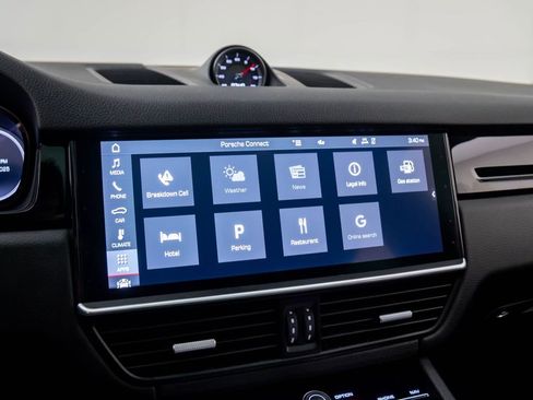 Used 2021 Porsche Cayenne Coupe image 25