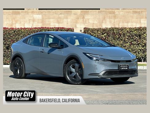 Used 2025 Toyota Prius LE image 1