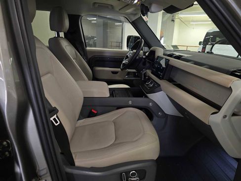 Used 2023 Land Rover Defender 130 SE AWD/4WD image 12