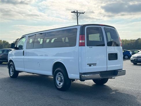 Used 2015 Chevrolet Express 3500 LT w/ LT Preferred Equipment Group image 8