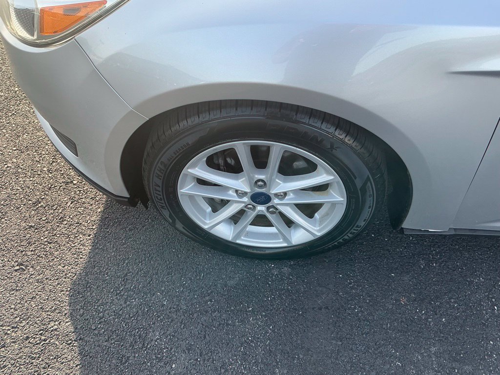 Used 2018 Ford Focus SE w/ Cold Weather Package FWD image 12
