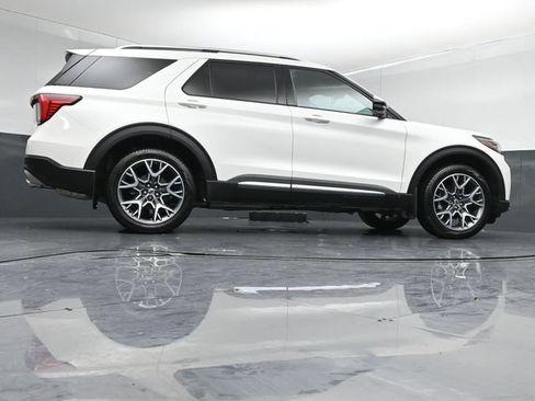 Certified 2025 Ford Explorer Platinum w/ Ultimate Package AWD/4WD image 47