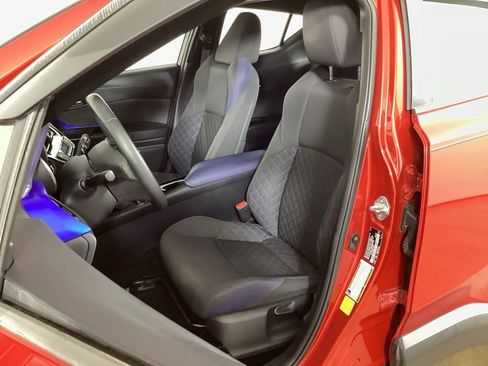 Used 2020 Toyota C-HR XLE FWD image 26