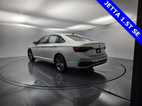 Used 2023 Volkswagen Jetta SE image 7