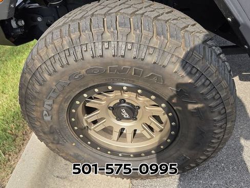 Used 2023 Jeep Gladiator Sport AWD/4WD image 9