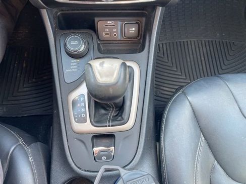 Used 2016 Jeep Cherokee Limited image 12