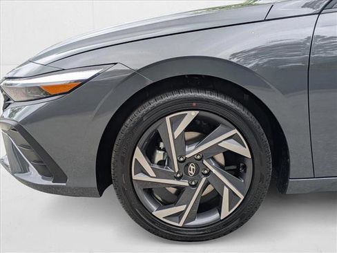 New 2025 Hyundai Elantra SEL image 20