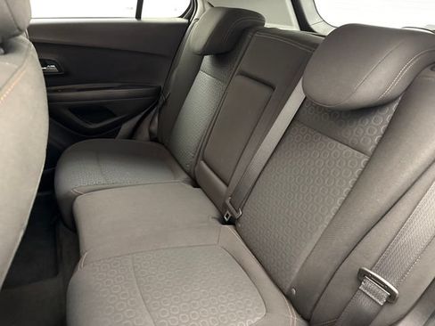 Used 2021 Chevrolet Trax LS FWD image 21