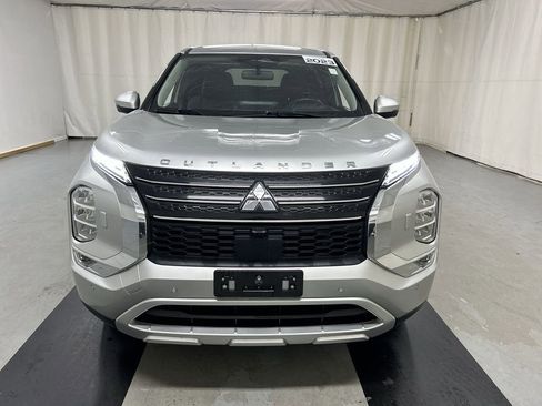Used 2023 Mitsubishi Outlander SE image 3