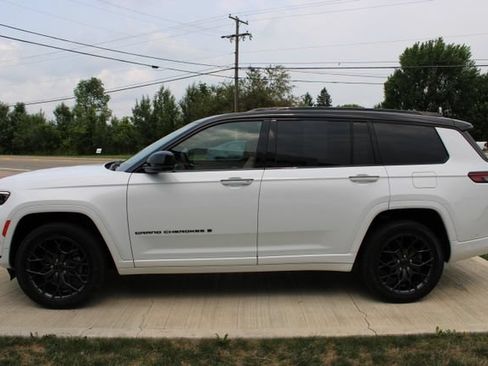 Used 2025 Jeep Grand Cherokee L Summit AWD/4WD image 35