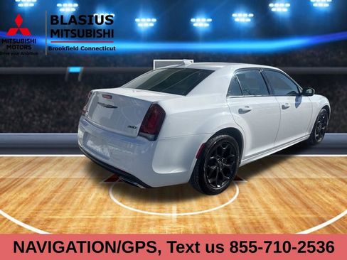 Used 2023 Chrysler 300 Touring L w/ Popular Equipment Group image 4