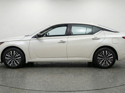 Used 2025 Nissan Altima 2.5 SV image 5