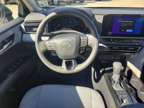 Certified 2025 Toyota Camry LE image 21