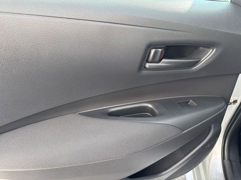 Used 2022 Toyota Corolla LE image 12