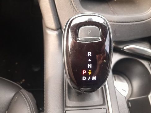 Used 2025 Cadillac XT5 Luxury FWD image 12