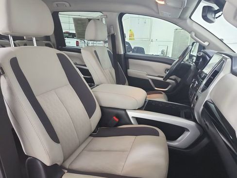 Used 2020 Nissan Titan SV w/ SV Convenience Package RWD image 36