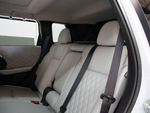 New 2025 Mitsubishi Outlander SE image 36