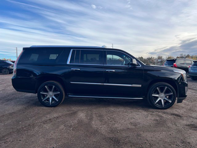 Used 2017 Cadillac Escalade ESV Luxury RWD image 6
