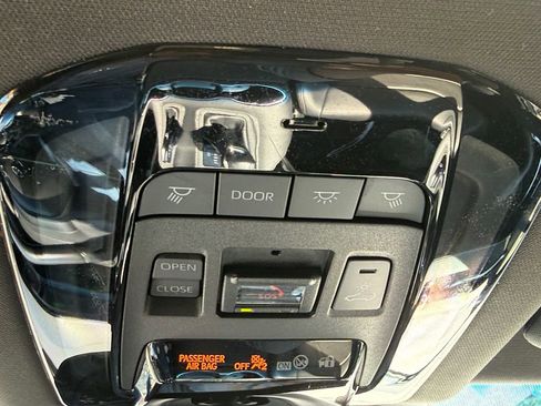 Used 2021 Toyota Venza Limited w/ Advanced Technology Package AWD/4WD image 18
