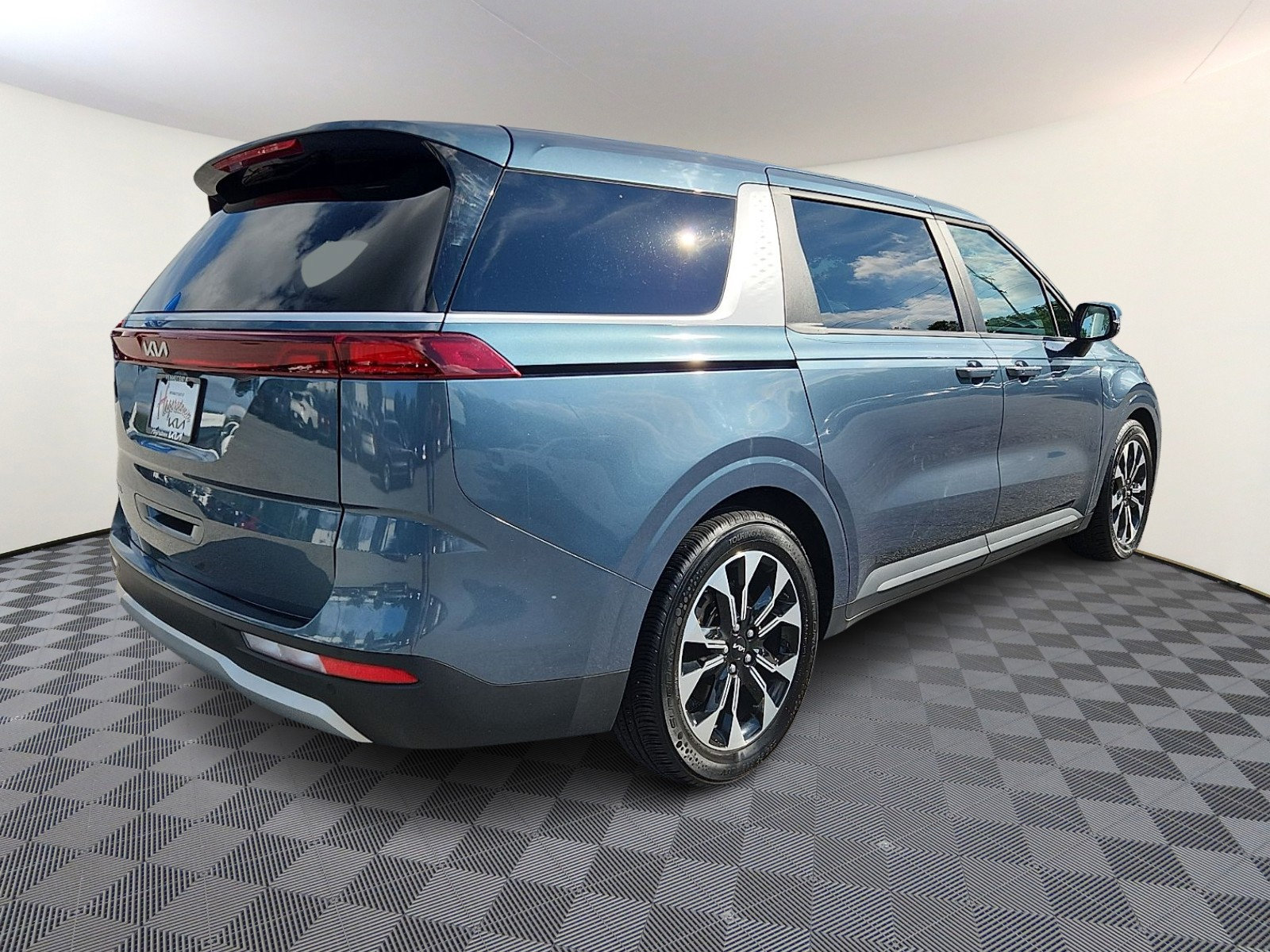 Certified 2024 Kia Carnival EX FWD image 6