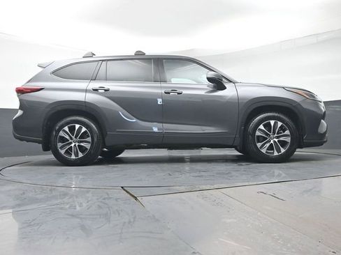 Certified 2021 Toyota Highlander XLE image 37